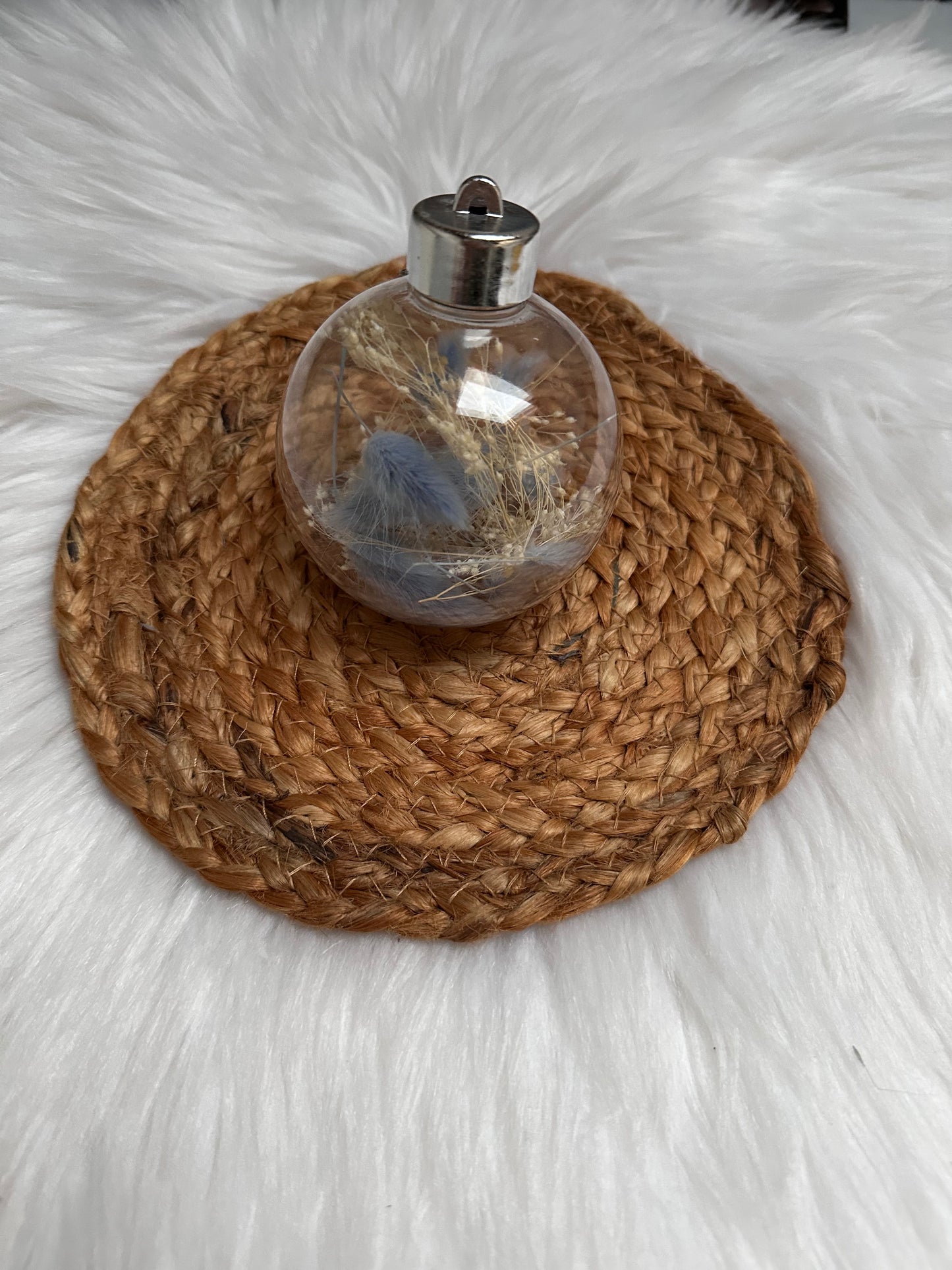 Kerstbal met droogbloemen