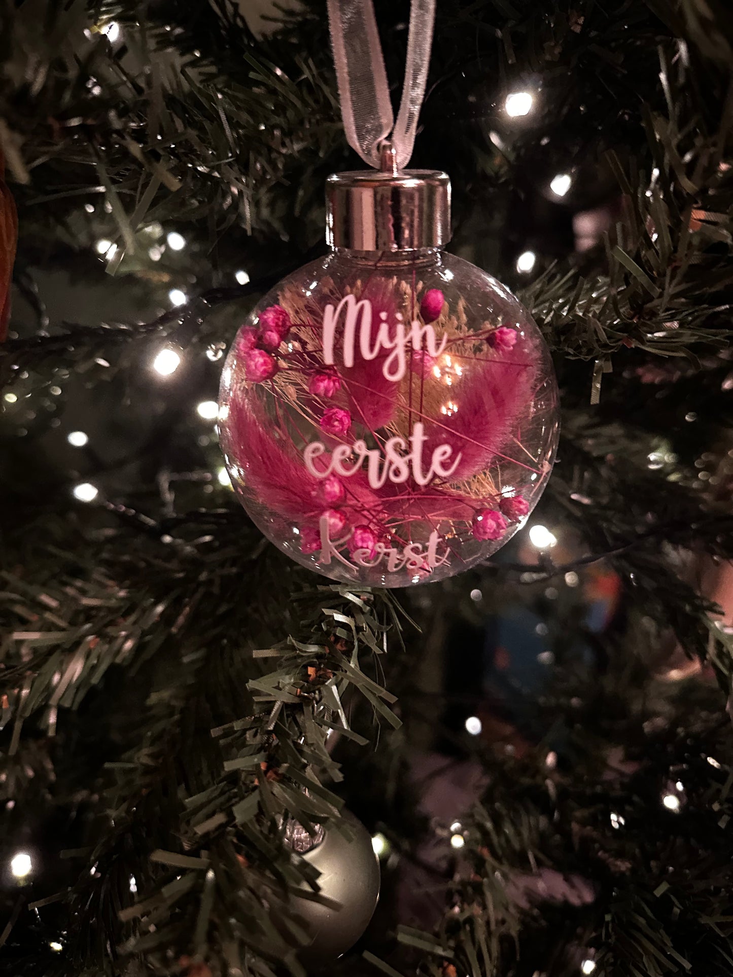 Kerstbal met droogbloemen