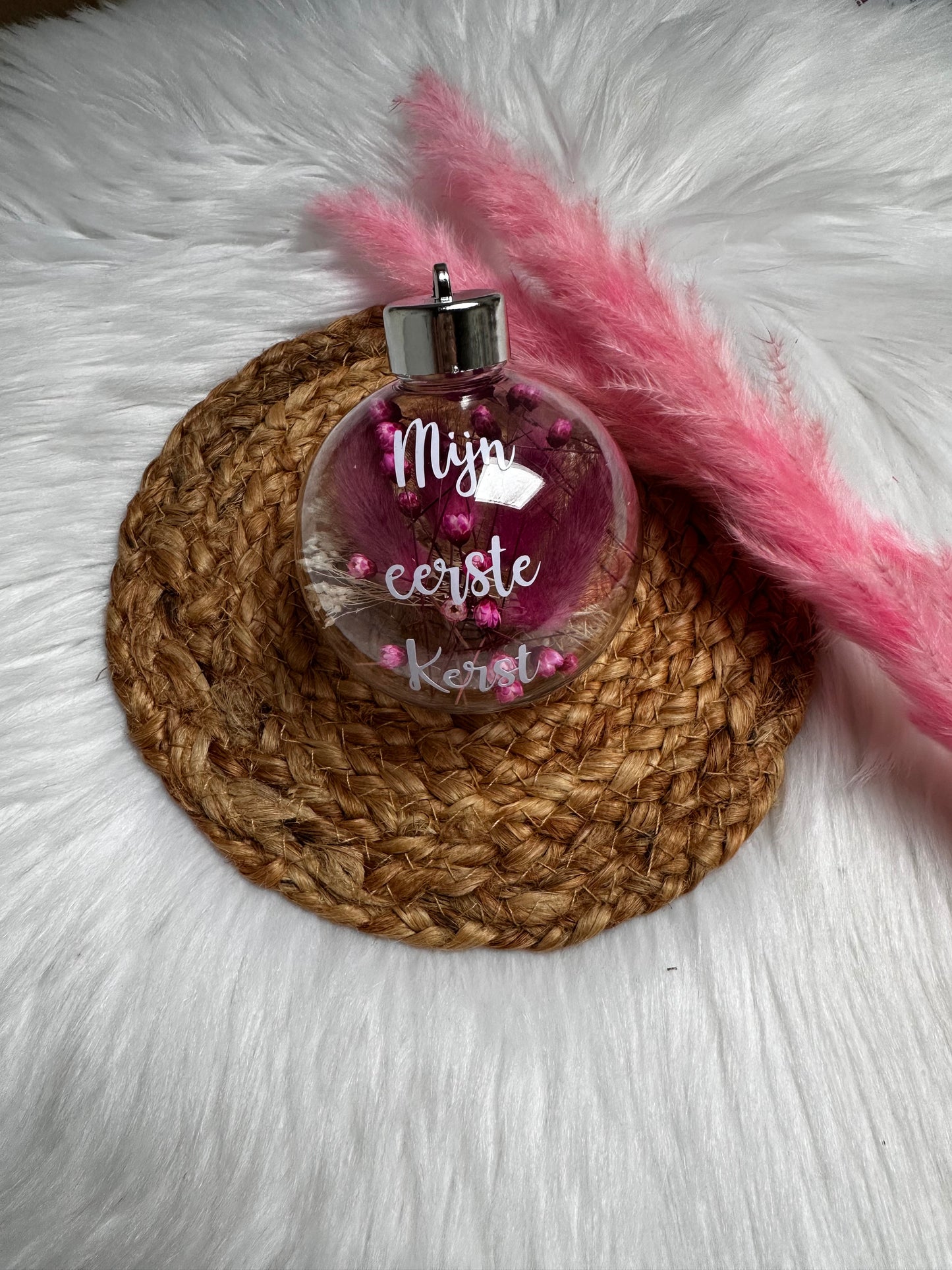 Kerstbal met droogbloemen