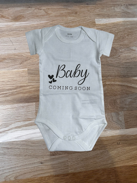 Romper tekst - baby coming soon