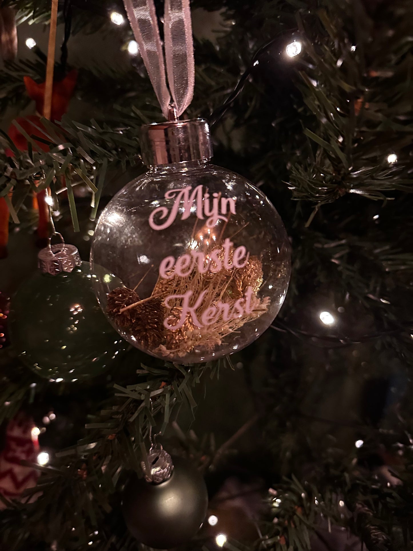 Kerstbal met droogbloemen